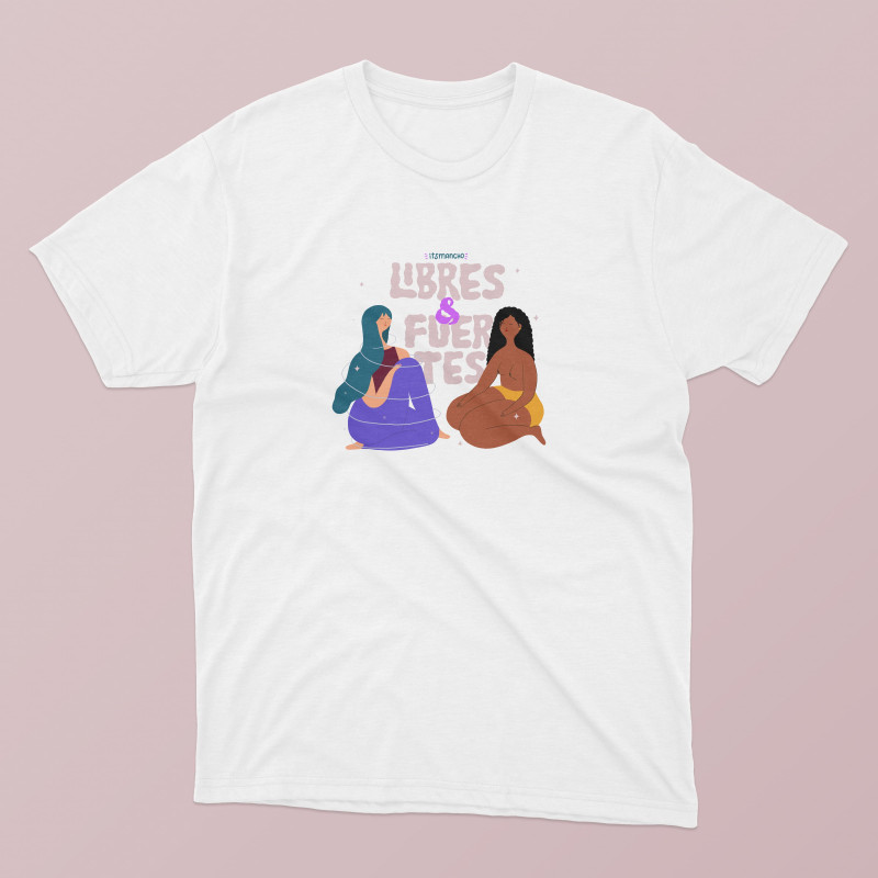 Camiseta blanca con diseño de It's Mancho: Libres y fuertes